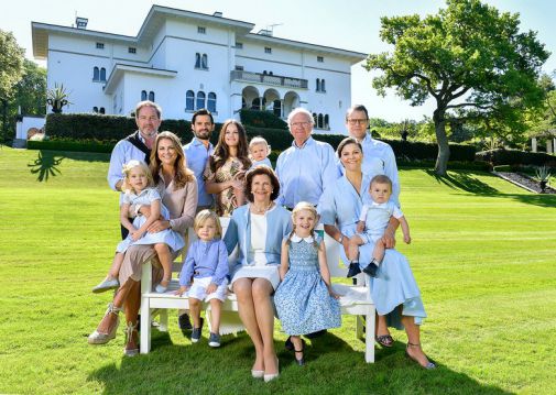 00-lede-new-swedish-royal-family-portrait.jpg (55.37 Kb)